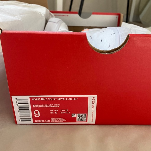 Women’s New Nike Slip-On sz9 - Picture 2 of 5